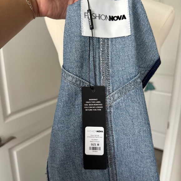 NWT Silver Springs Embellished Medium wash Denim Vest Size Medium - Picture 6 of 7